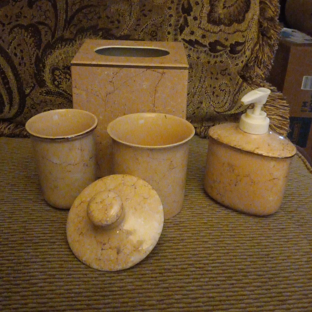 Vintage 5 Piece Bath Set